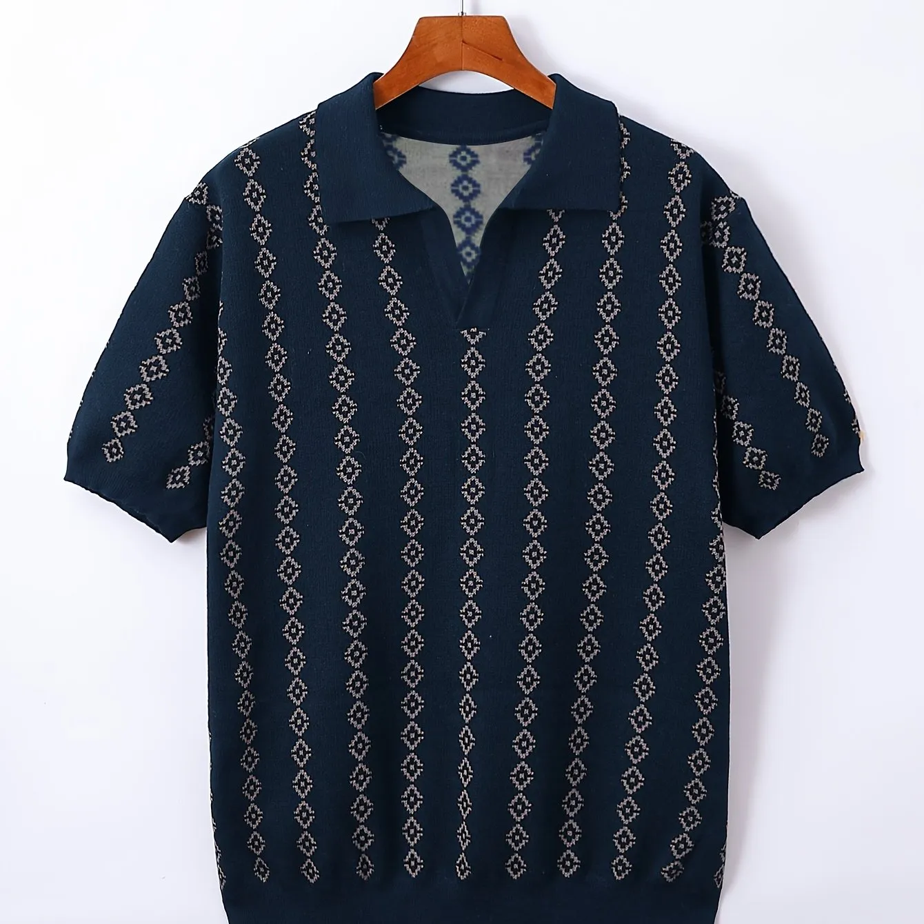 King's Heir V-Neck Lapel